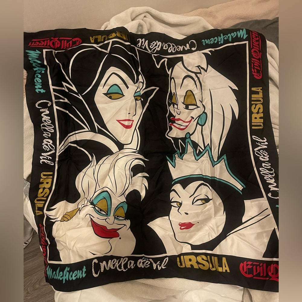 BRAND NEW COACH DISNEY VILLAINS SILK SCARF